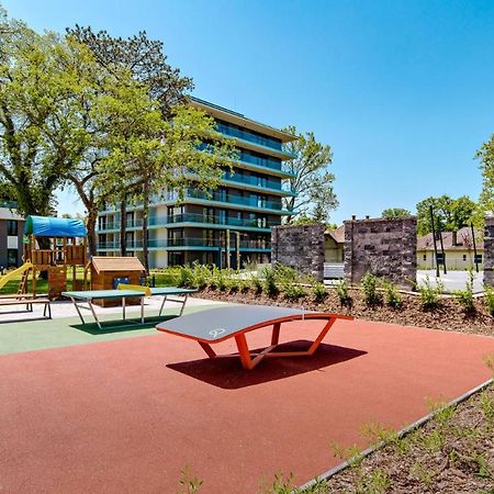 Bonnie-Premium Lelle Waterfront Private Apartment Balatonlelle Bagian luar foto