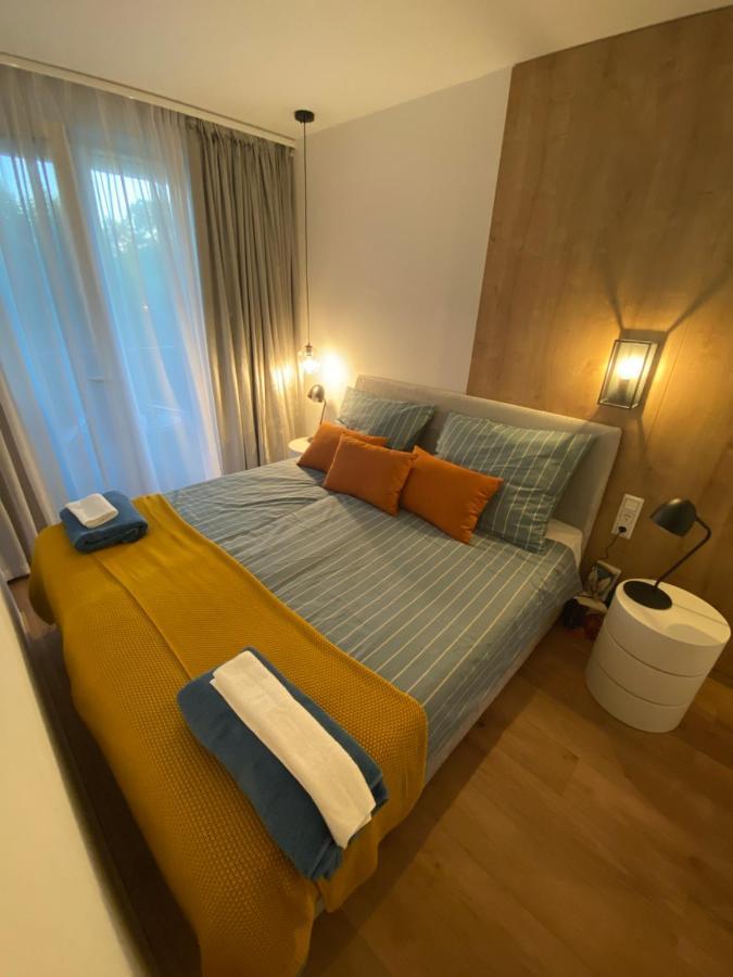 Bonnie-Premium Lelle Waterfront Private Apartment Balatonlelle Bagian luar foto