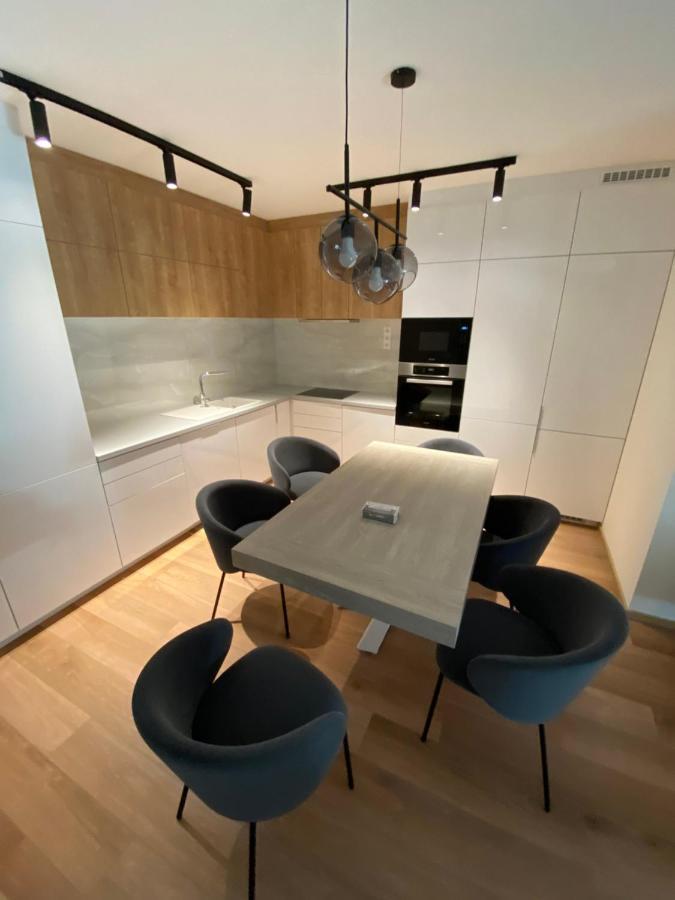 Bonnie-Premium Lelle Waterfront Private Apartment Balatonlelle Bagian luar foto